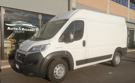 noleggio furgoni varie dimensioni con loghi e senza