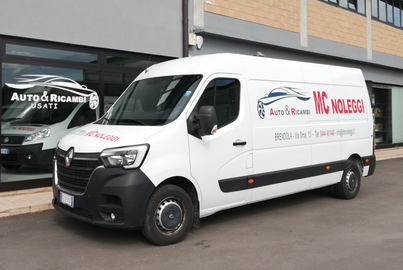 Noleggio Renault Master L3H2. Veicolo capiente per lavori professionali ed il motore performante Diesel Euro 6D